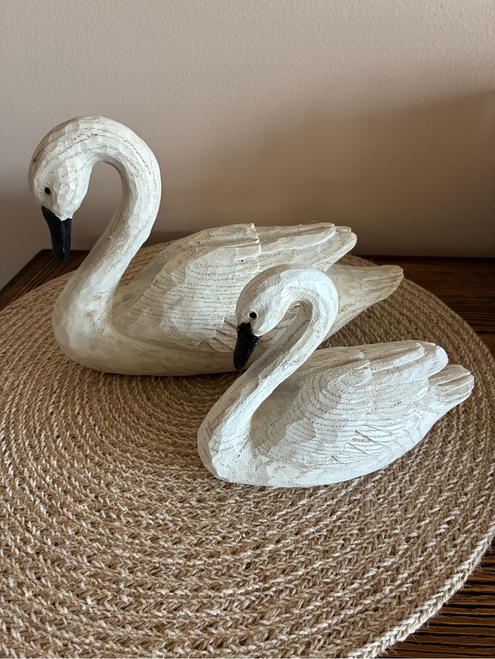 White resin Swan Figurines Set of 2 NWOT!